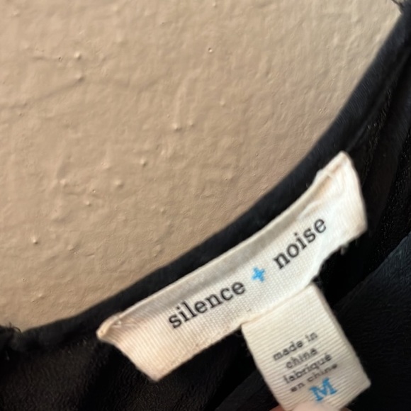 100% Silk Top - Picture 7 of 10